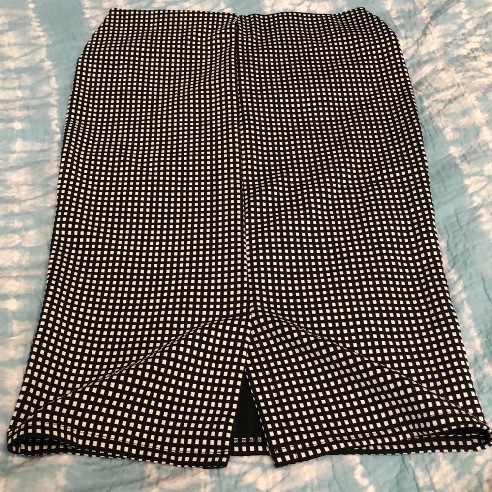 Black and white, stretchy pencil skirt. Never worn - Picture 5 of 5